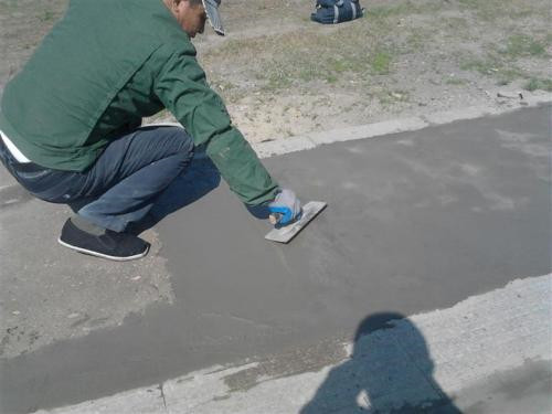 水泥混凝土路面修補完成后怎么樣去做養(yǎng)護呢？